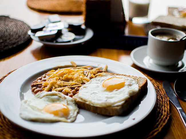 Почему нельзя пропускать завтрак, рассказали специалисты