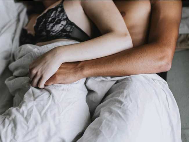 Стало известно, сколько знакомств в Tinder заканчиваются постелью - Новости