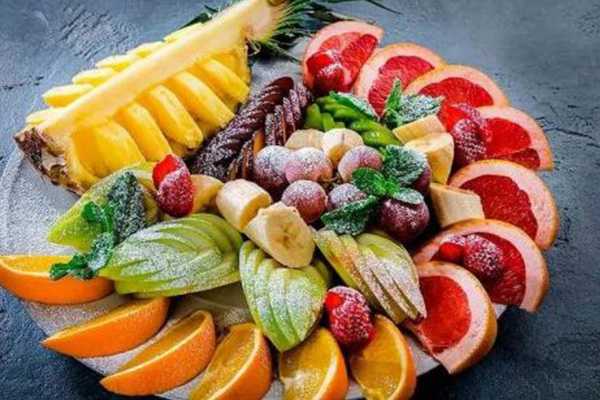 Как красиво нарезать фрукты фигурно и дольками для праздничного стола