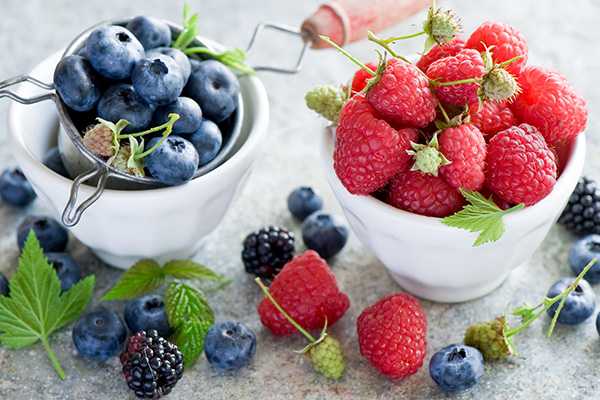 7 полезных летних ягод и фруктов