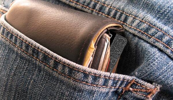 Вот почему вы не должны никогда класть кошелек в свой задний карман